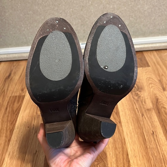 Gently Used Frye Madeline Short - Picture 7 of 7